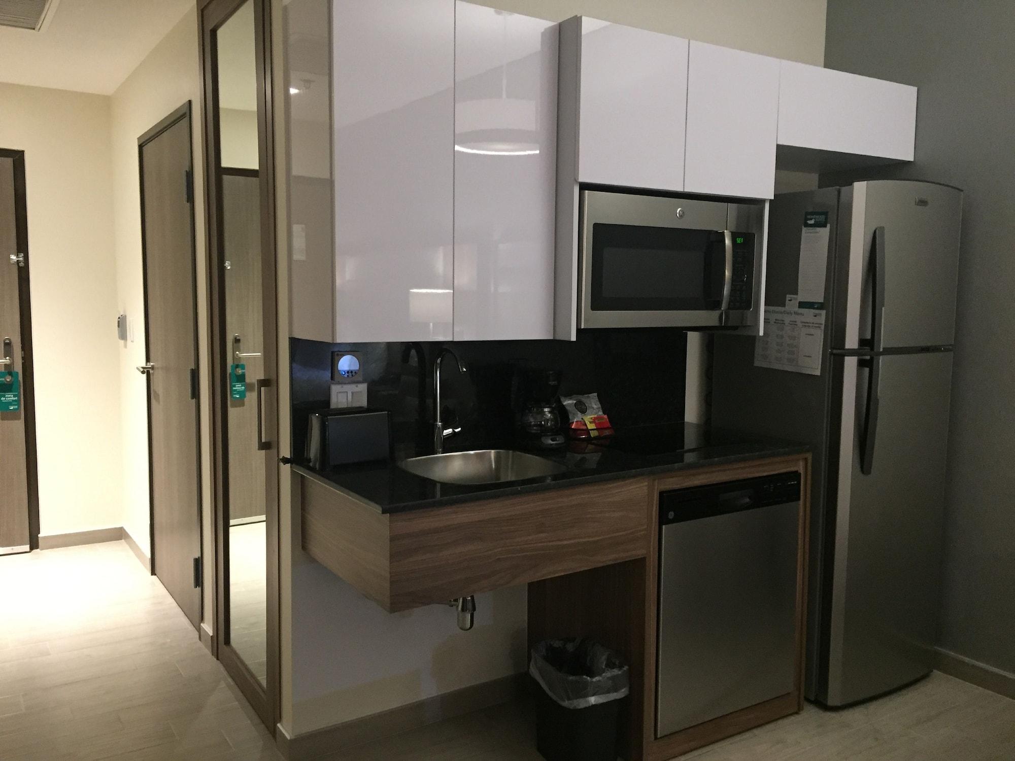 Fiesta Inn Suites Aeropuerto Del Bajio Silao Ngoại thất bức ảnh