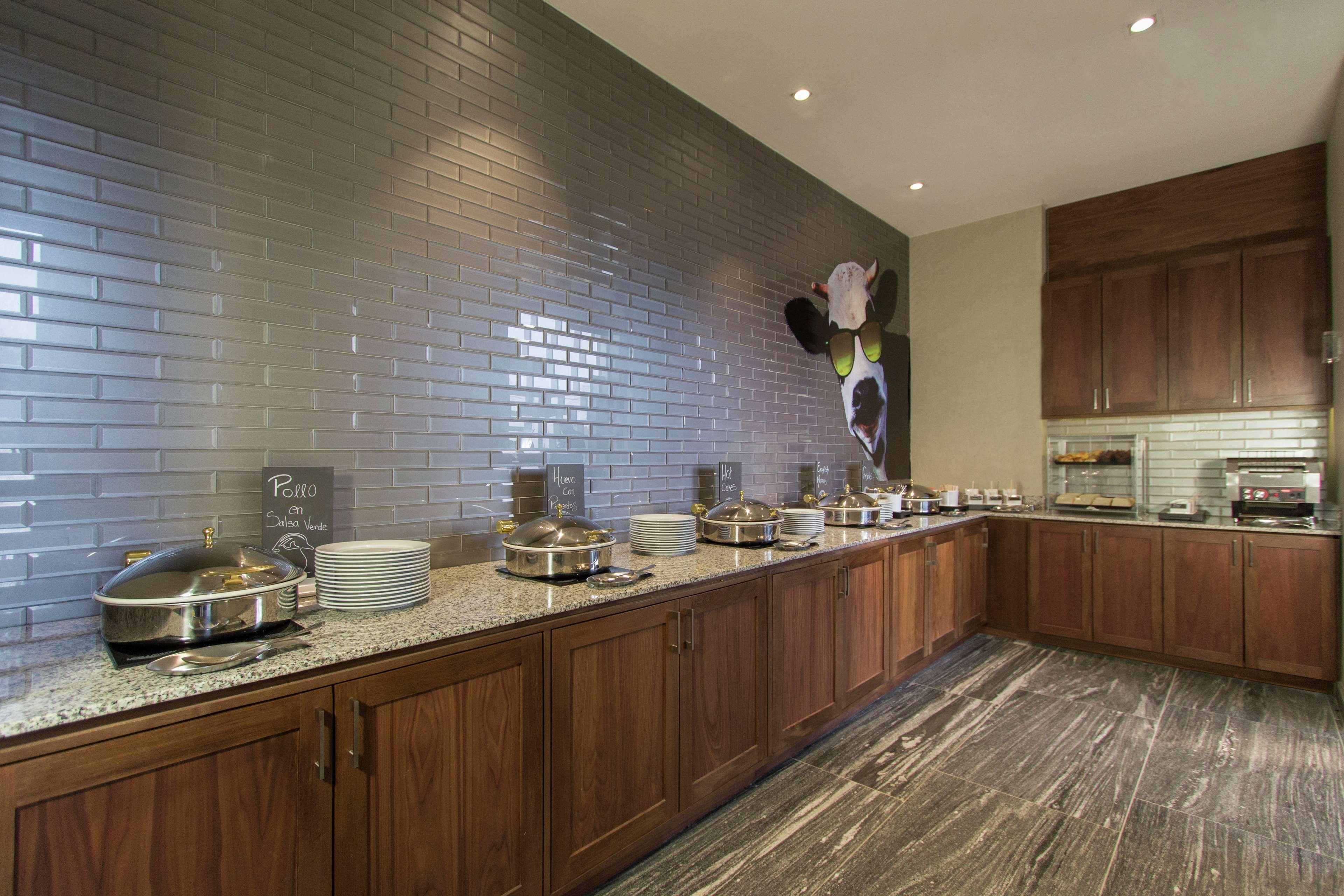 Fiesta Inn Suites Aeropuerto Del Bajio Silao Ngoại thất bức ảnh