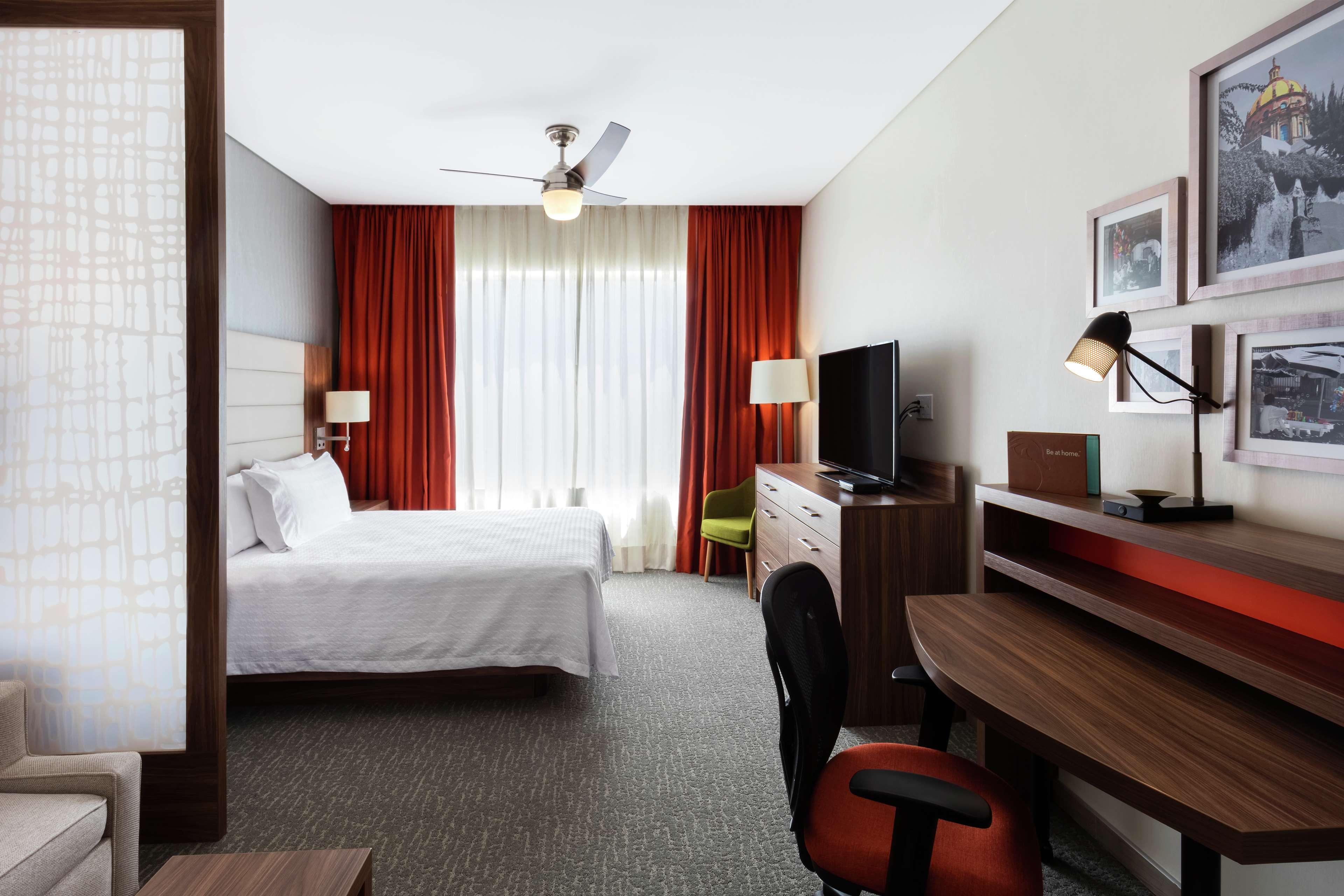 Fiesta Inn Suites Aeropuerto Del Bajio Silao Ngoại thất bức ảnh