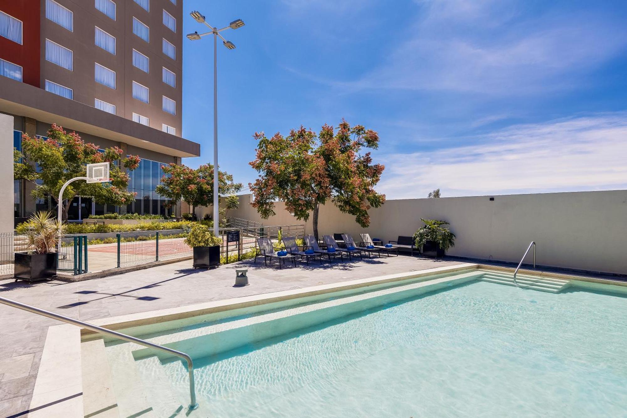 Fiesta Inn Suites Aeropuerto Del Bajio Silao Ngoại thất bức ảnh