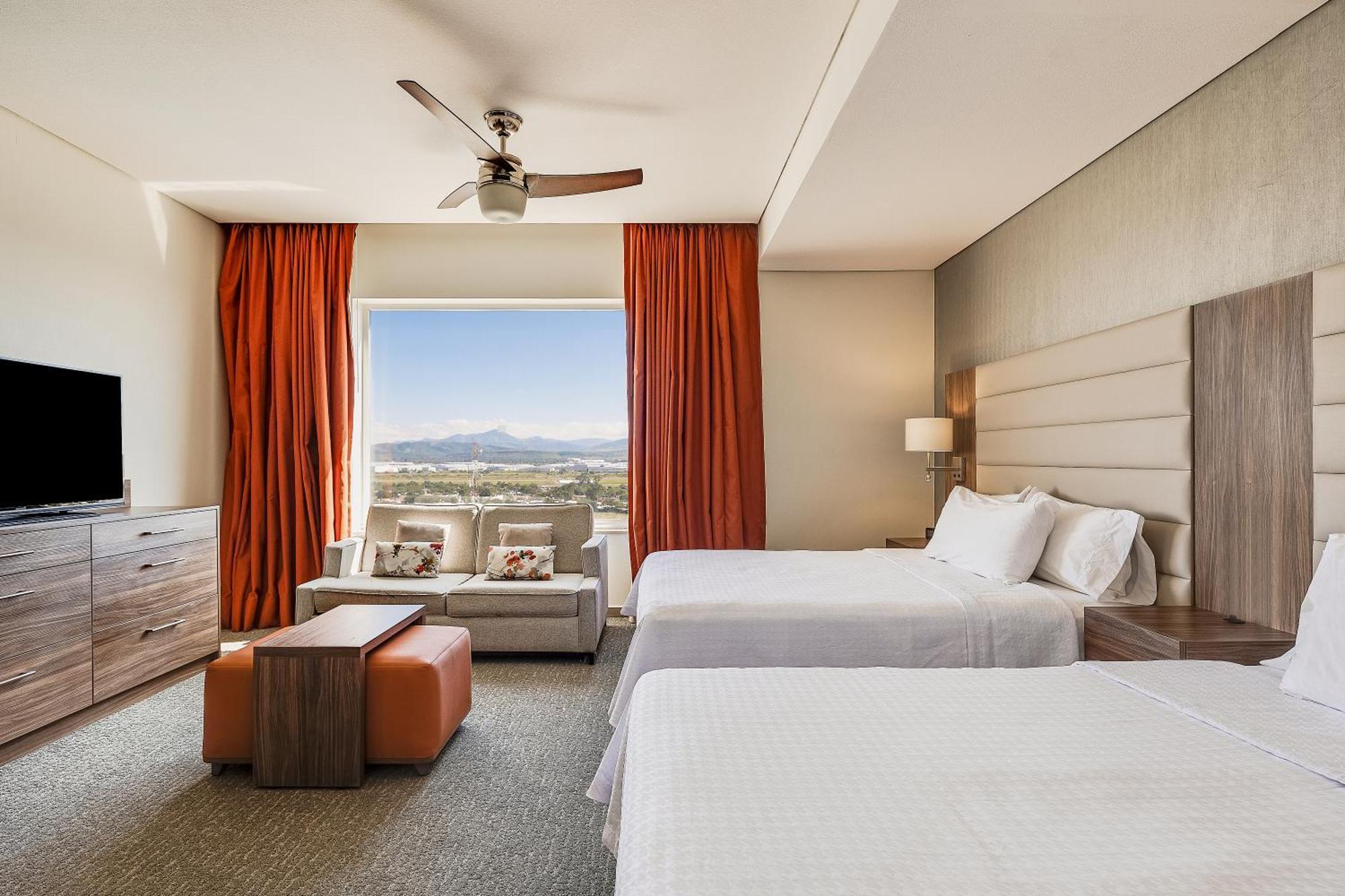 Fiesta Inn Suites Aeropuerto Del Bajio Silao Ngoại thất bức ảnh