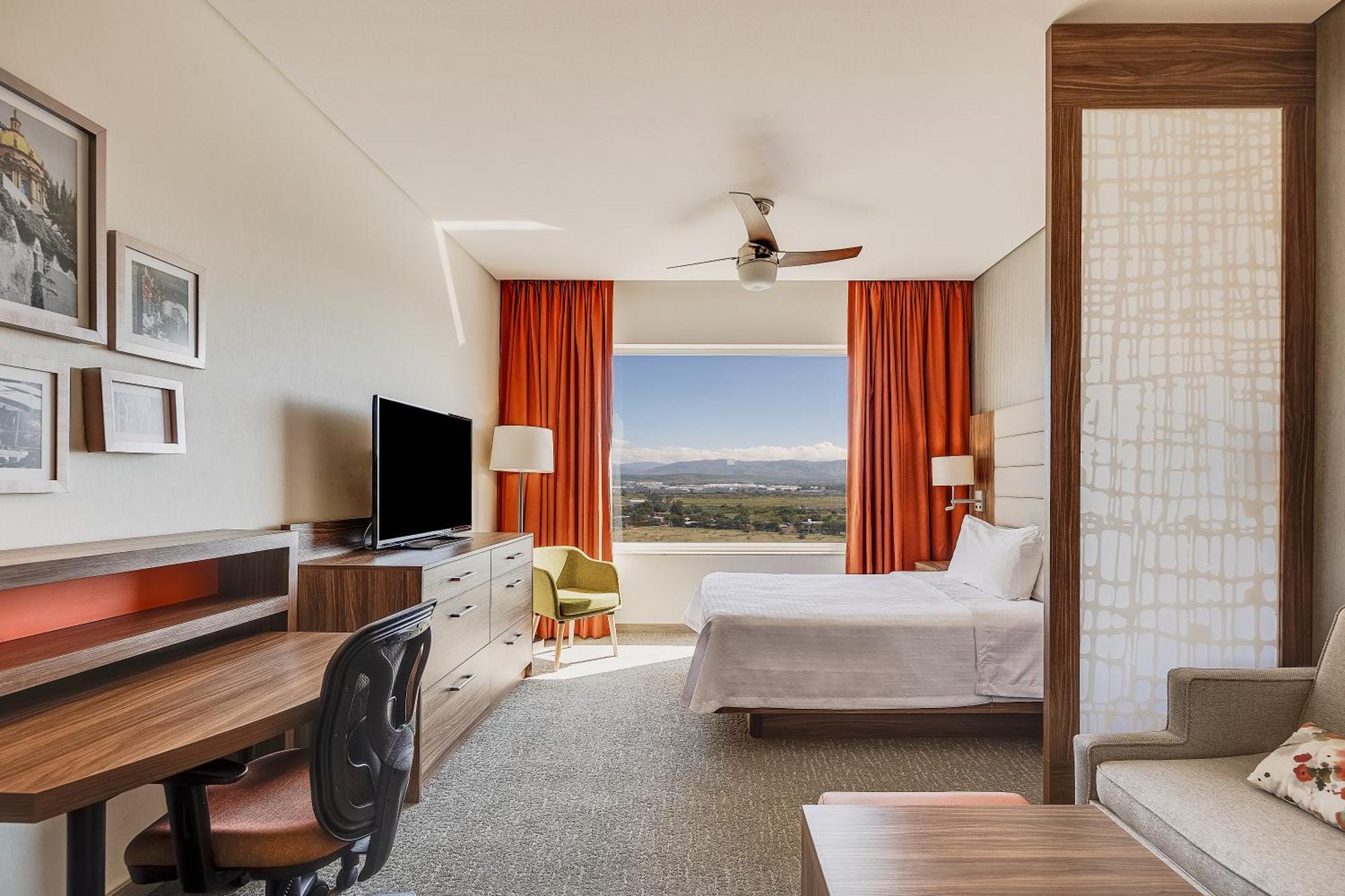 Fiesta Inn Suites Aeropuerto Del Bajio Silao Ngoại thất bức ảnh
