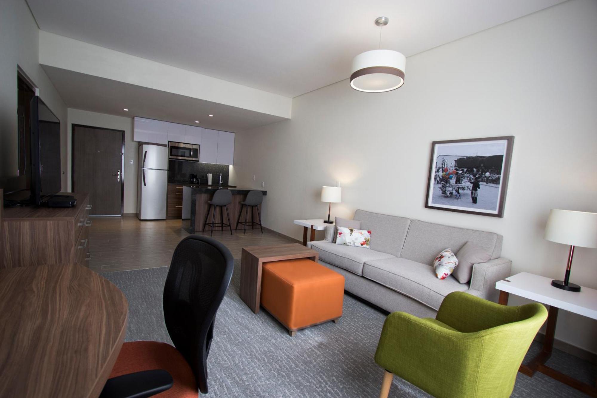 Fiesta Inn Suites Aeropuerto Del Bajio Silao Ngoại thất bức ảnh