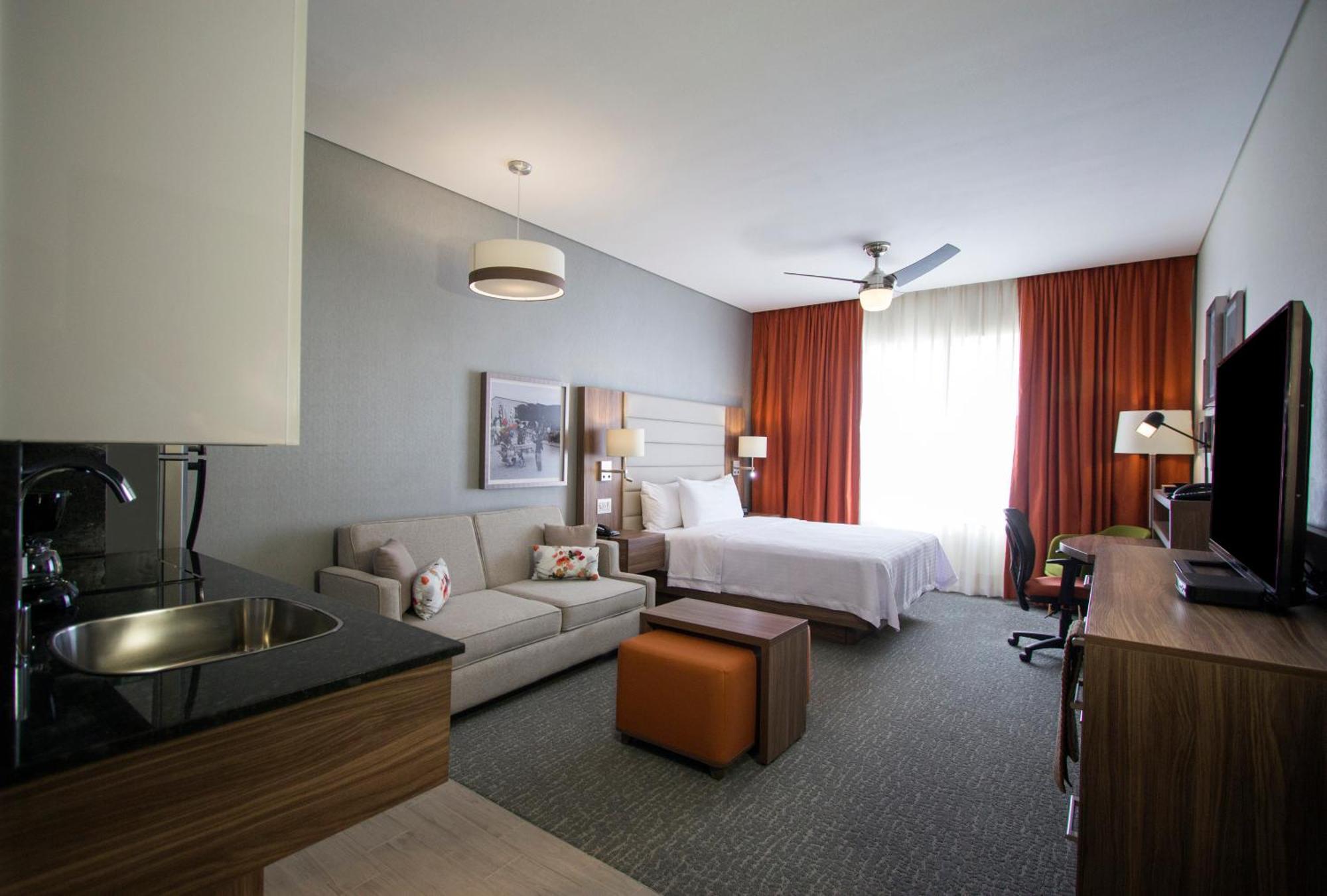 Fiesta Inn Suites Aeropuerto Del Bajio Silao Ngoại thất bức ảnh