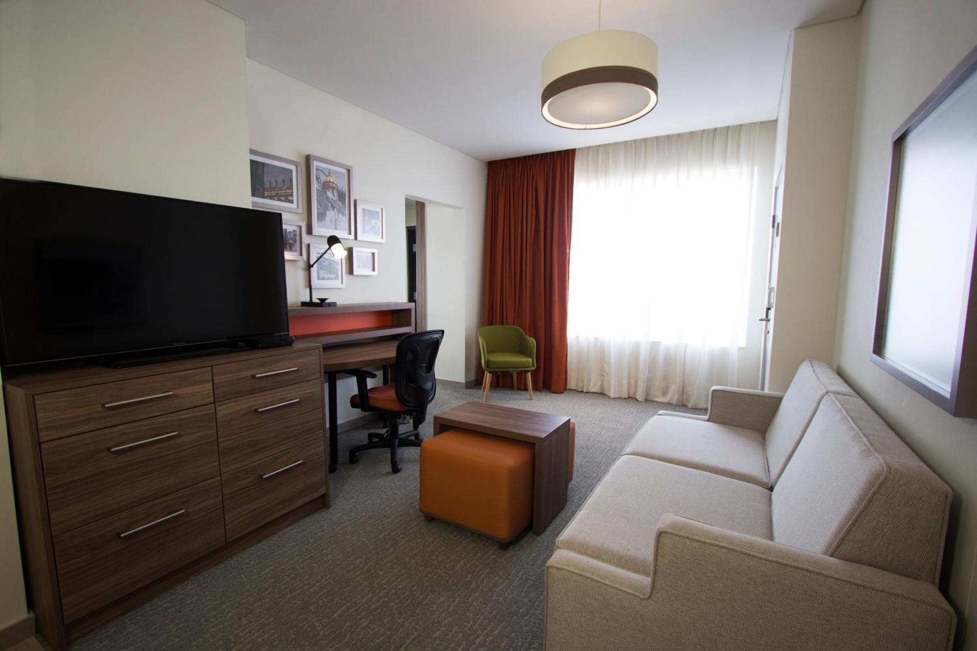 Fiesta Inn Suites Aeropuerto Del Bajio Silao Ngoại thất bức ảnh