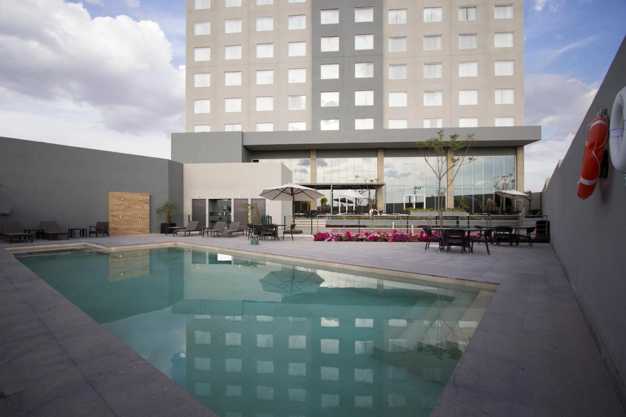 Fiesta Inn Suites Aeropuerto Del Bajio Silao Ngoại thất bức ảnh
