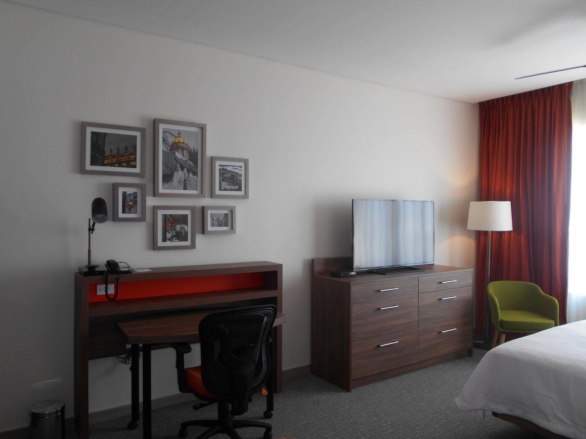 Fiesta Inn Suites Aeropuerto Del Bajio Silao Ngoại thất bức ảnh