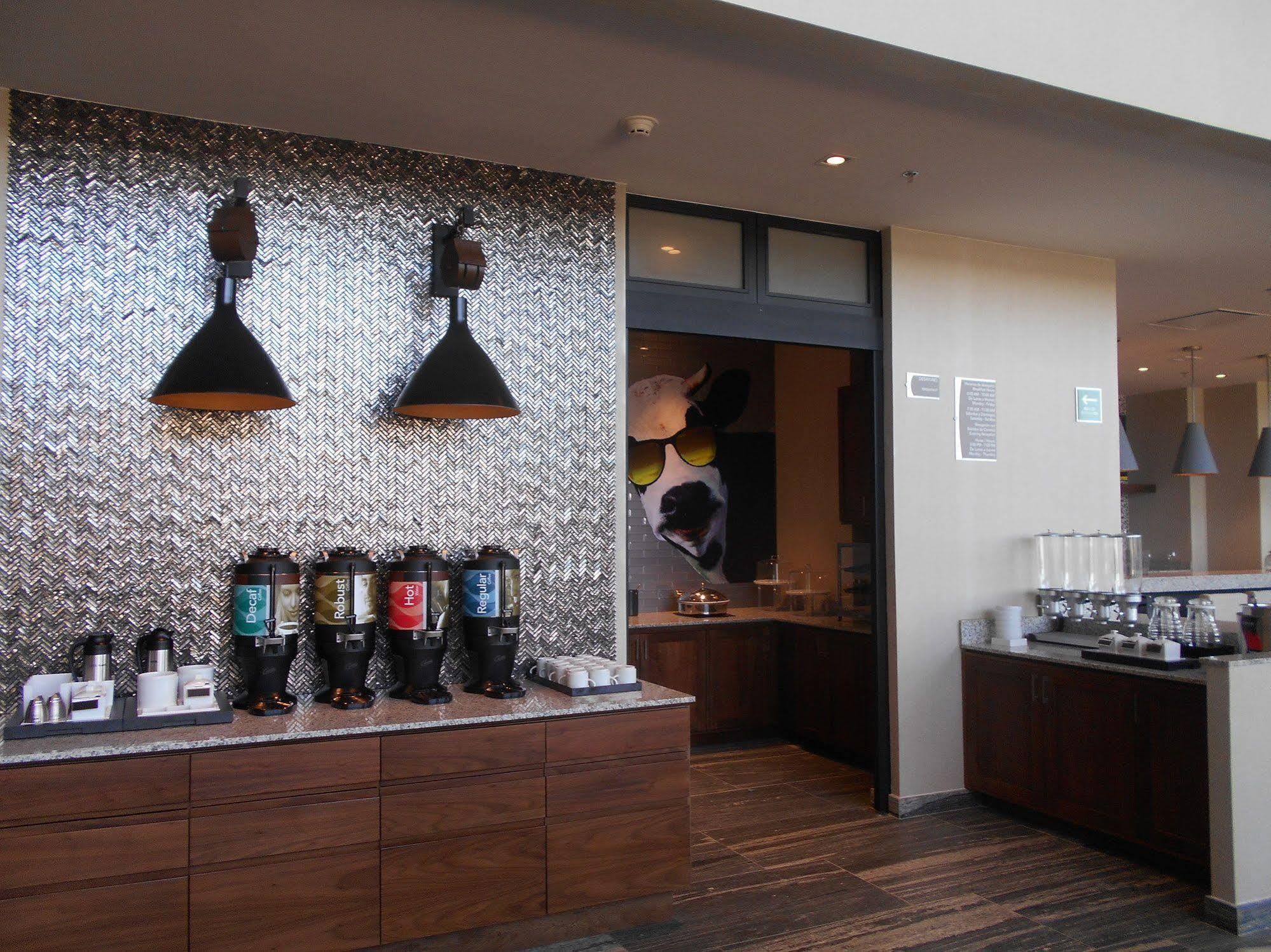 Fiesta Inn Suites Aeropuerto Del Bajio Silao Ngoại thất bức ảnh